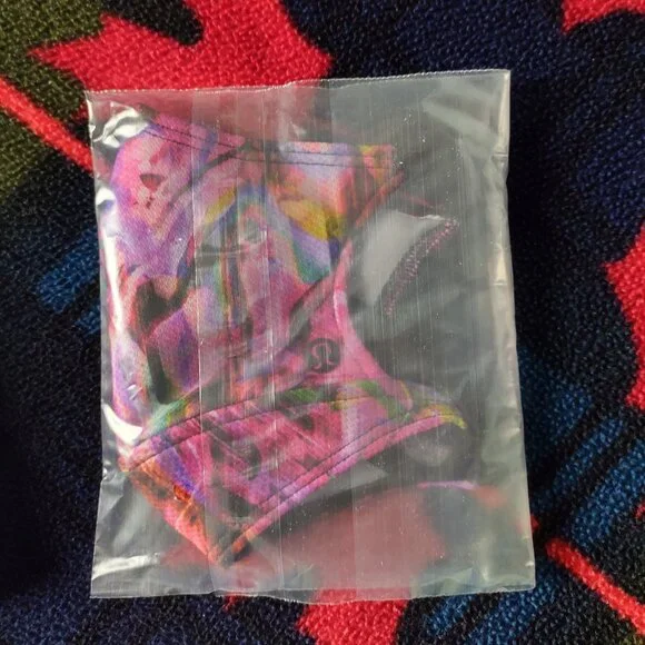 lululemon Ear Loop Face Mask w/ Mesh Overlay - Picture 4 of 4